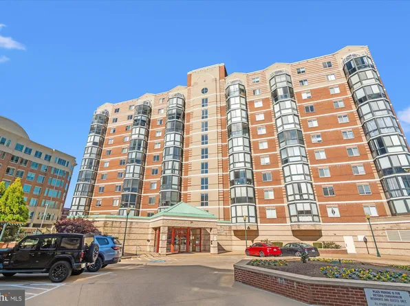 24 Courthouse Sq APT 804, Rockville, MD 20850