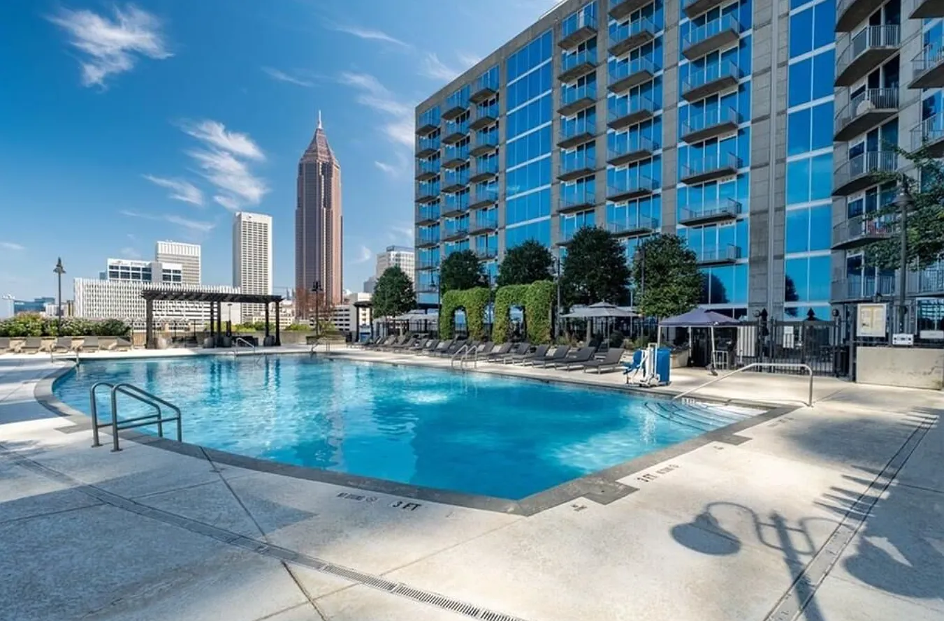 W Peachtree St NW, Atlanta — Photo 4
