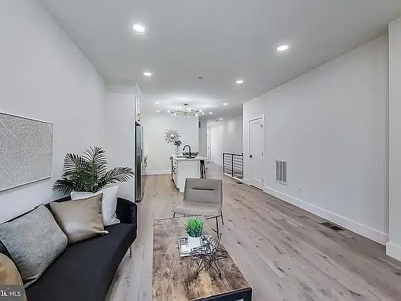 5th image of 1626 K St NE #1