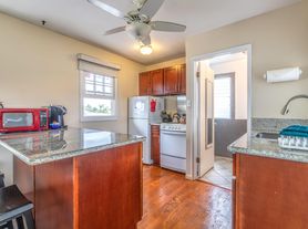 413 Ulupaina St, Kailua, HI