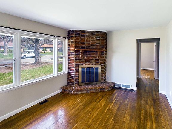2nd image of 2016 Deauville Dr