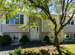 18 Hackman Pl, Warwick, RI 02889
