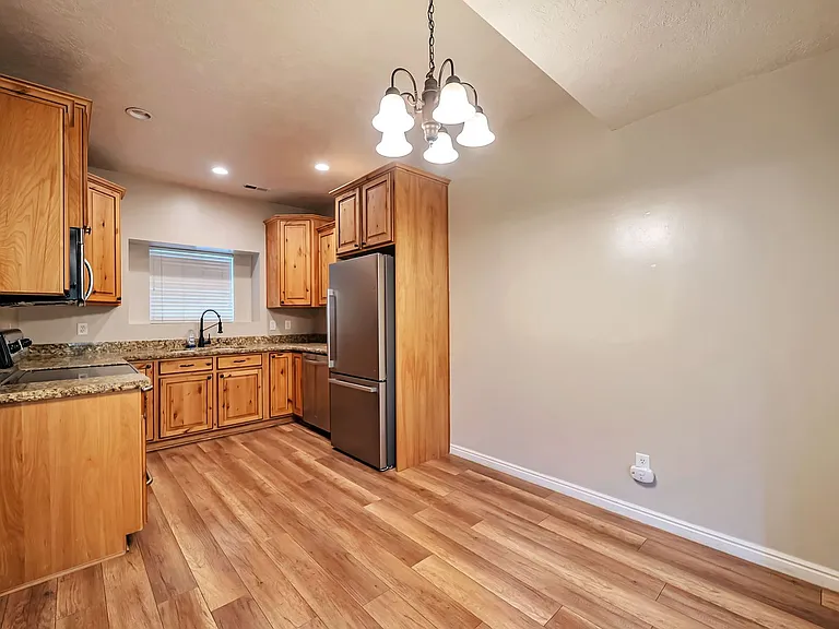 2409 W Adelaide Dr — Photo 4