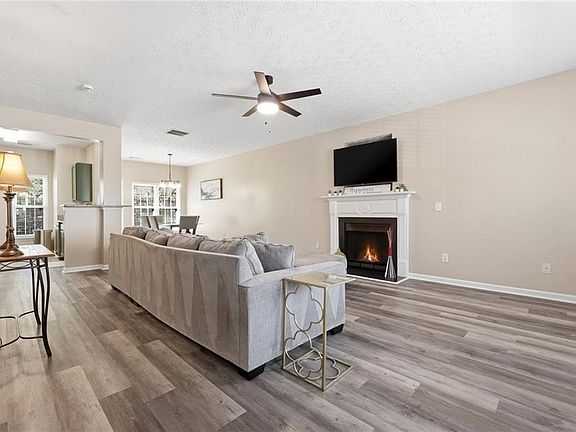 3rd image of 4831 Walden Lake Pointe