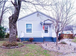 718 W 4th St, Flora, IL 62839