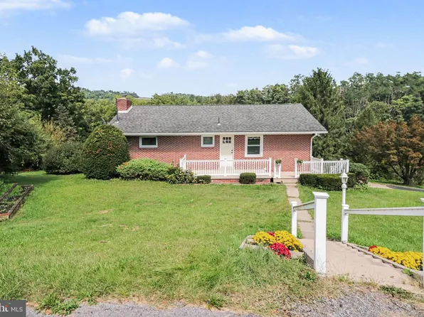 1445 Loop Rd, Lewistown, PA 17044