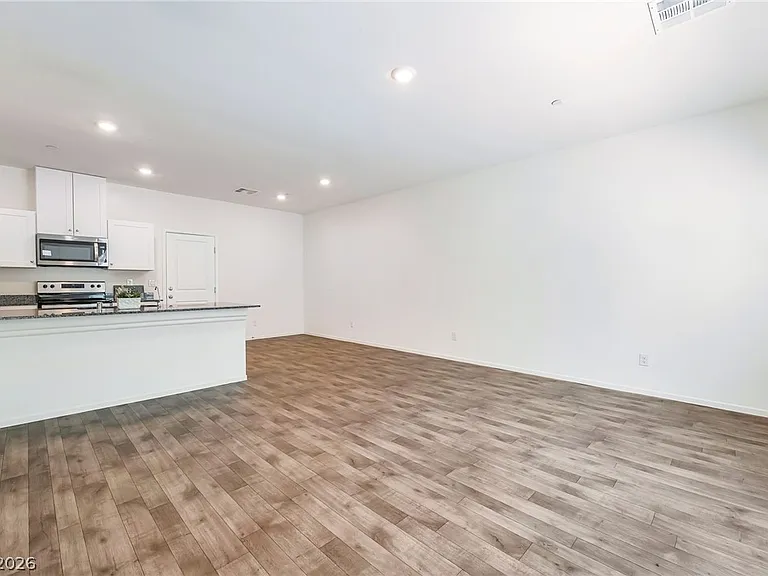 7483 Coastal Ledge St — Photo 2