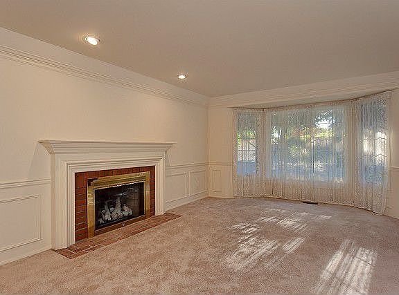4th image of 20348 NE 34th Ct