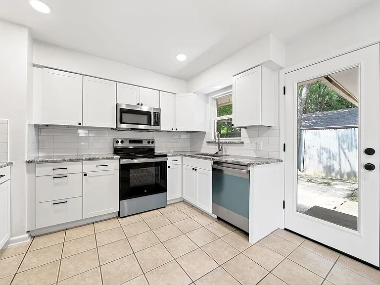 2632 Materhorn Dr — Photo 4