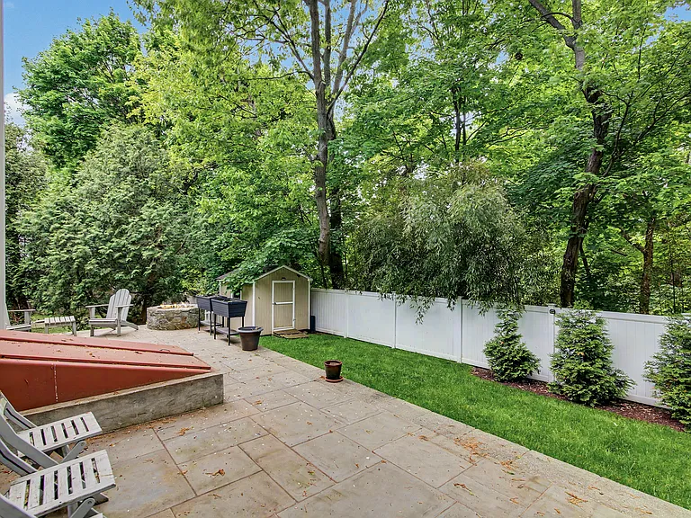 11 Maple Dr — Photo 28