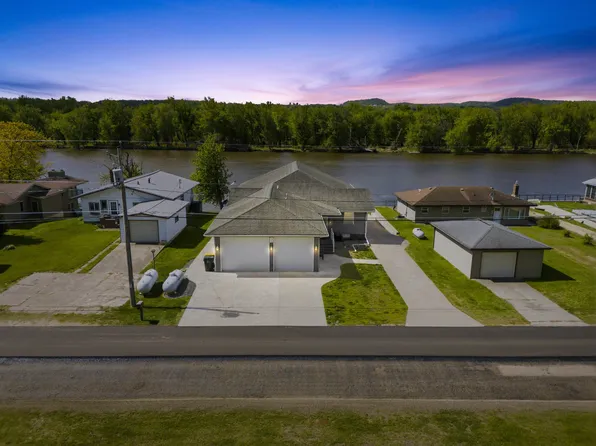 1312 Jack Oak Rd, Cassville, WI 53806