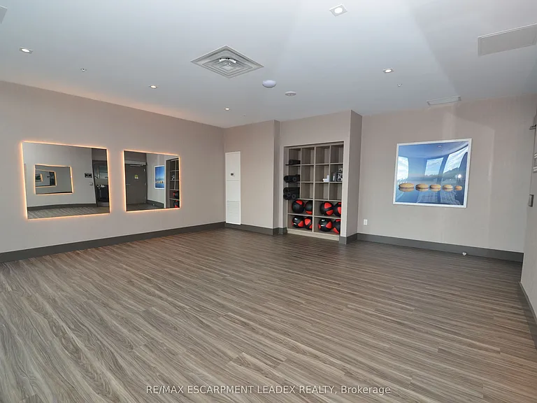 75 James St N #1808 — Photo 16