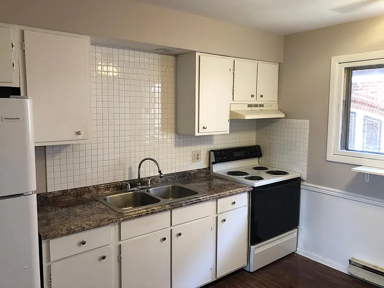 Fresh, clean, bright kitchen with plenty of storage space!
