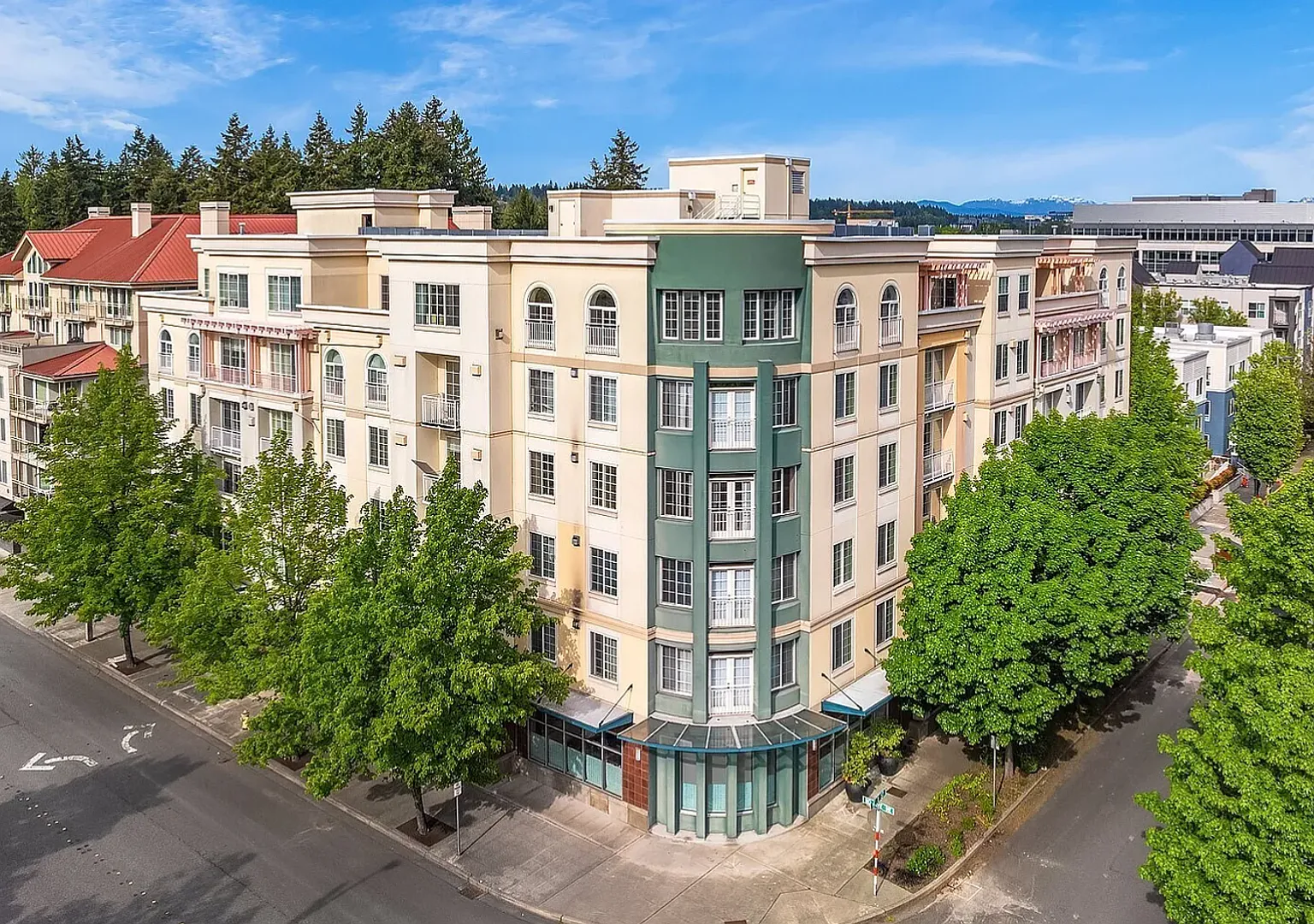 Beautiful 1 bed condo in the heart of Bellevue! Available 10/10/2026! — Photo 2