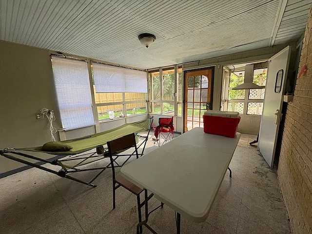 5420 Charlotte Dr — Photo 8