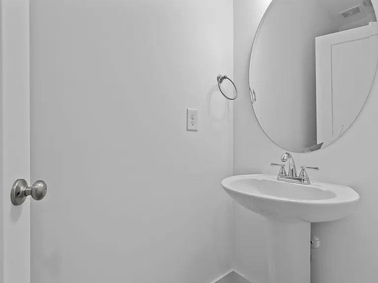 136 Bourbon St — Photo 7