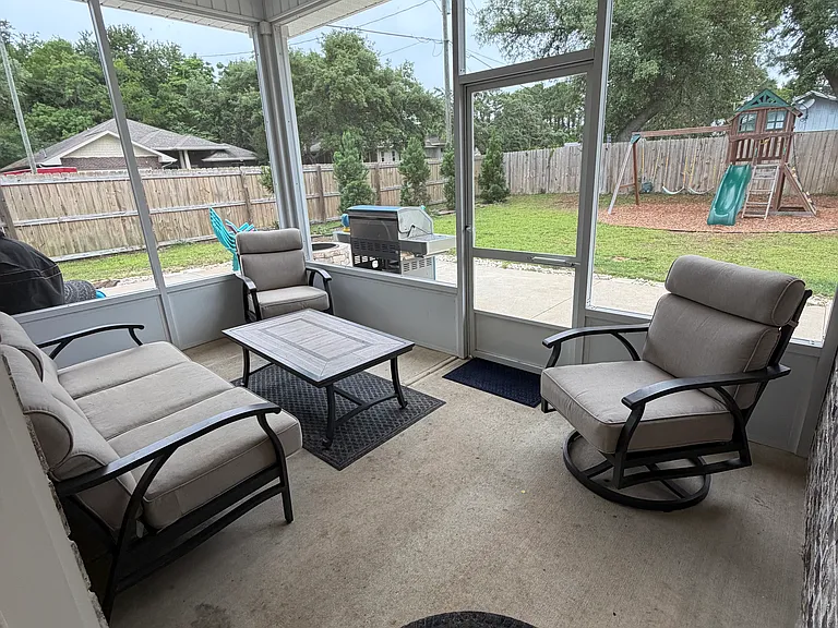 569 W Pine St — Photo 23