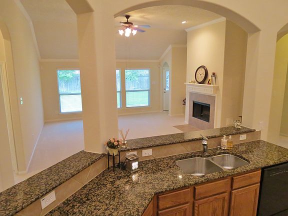 Breakfast bar overlooking ki