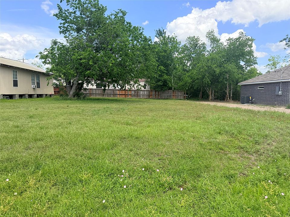 1st image of 606 7th St