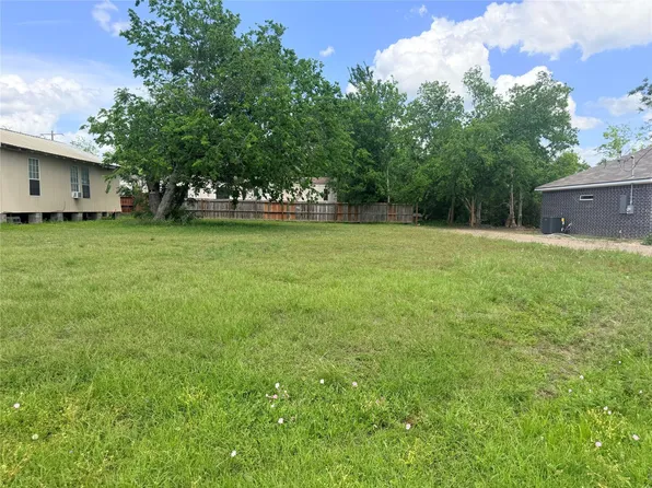 606 7th St, Navasota, TX 77868