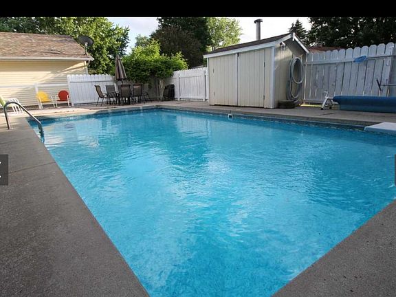 5th image of 23397 Parkwood Pl