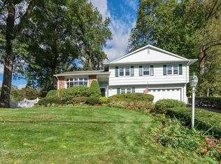 116 Surrey Dr, New Rochelle, NY 10804