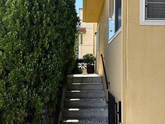 Private gated entry to 309