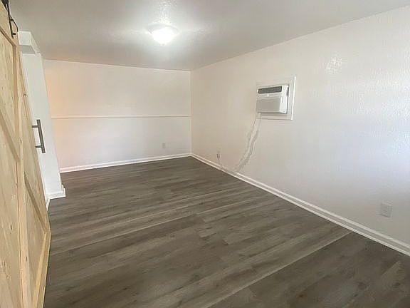 3rd image of 1247 Avant Ave