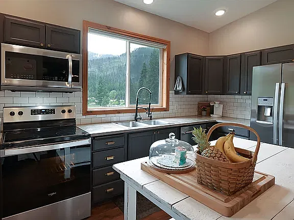 4 bed, 1728 sqft, $2,000 — Photo 3