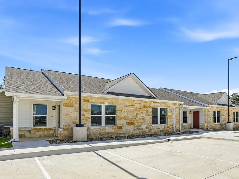 Cedar Bluff Apartments — Photo 16