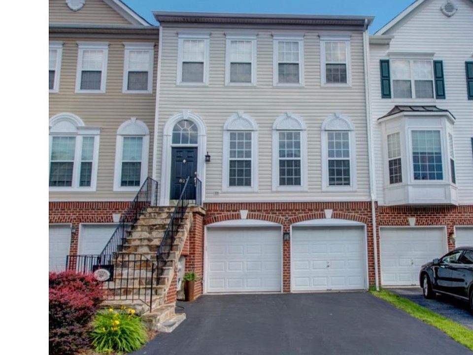 1st image of 827 W Boxborough Dr