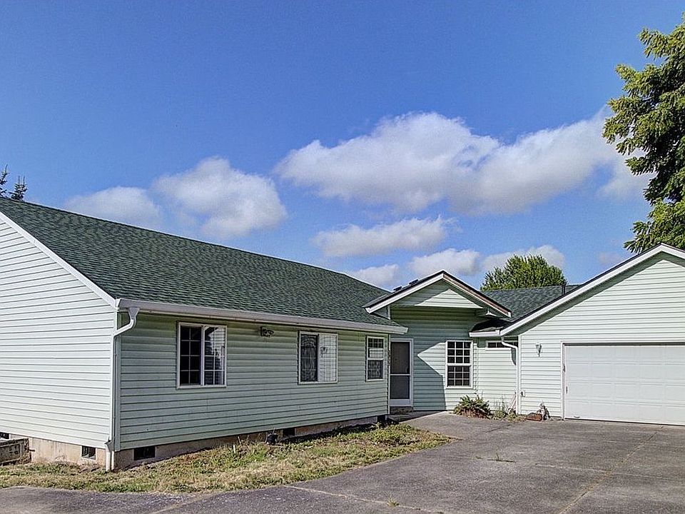 1st image of 3917 NE 39th St