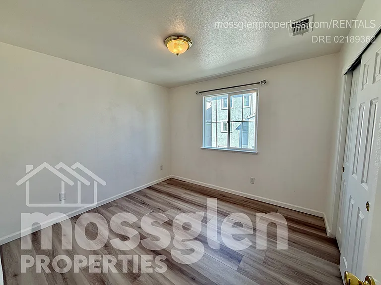 141 Chelwood Ln — Photo 23