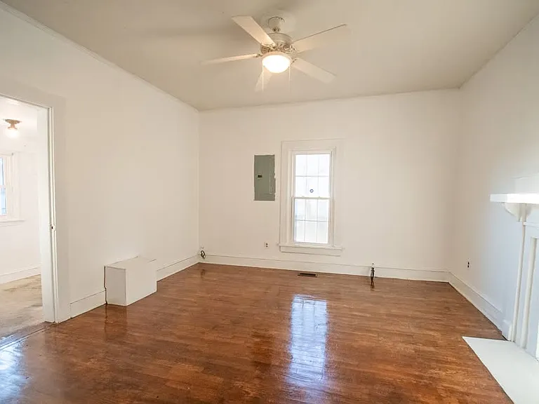 1120 Alexander St — Photo 4