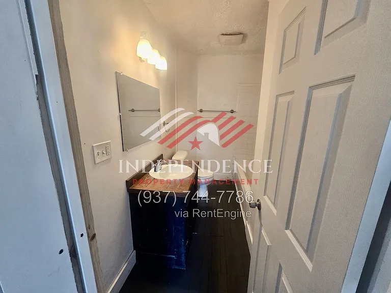 721 E Pearl St — Photo 8