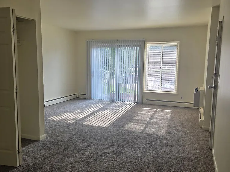 Mulford Park Apartments — Photo 13