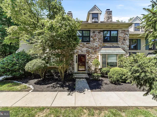 14 Algonquin Ct, Chesterbrook, PA 19087