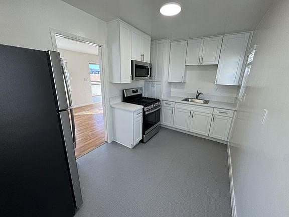 5th image of 5058-68 Santa Monica Ave #5062.5