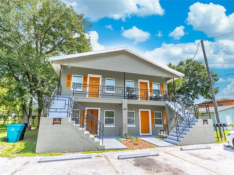 1207 W Cypress St — Photo 2