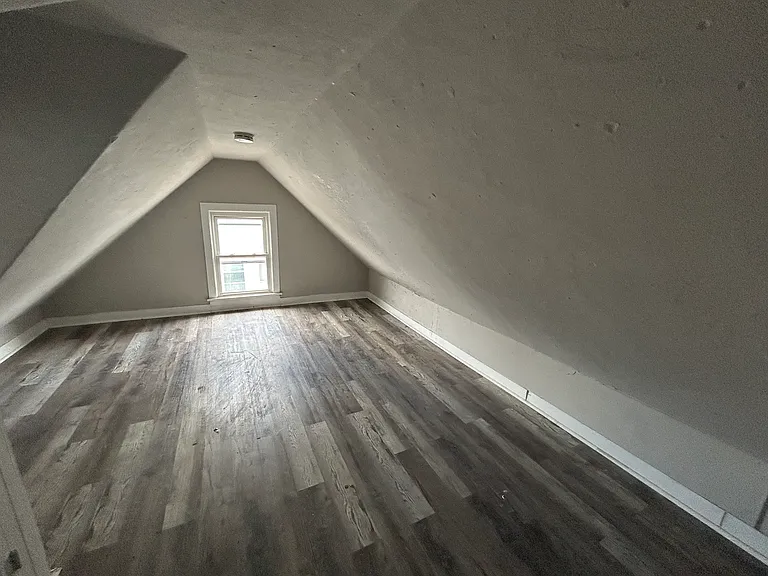 109 Smith St — Photo 3
