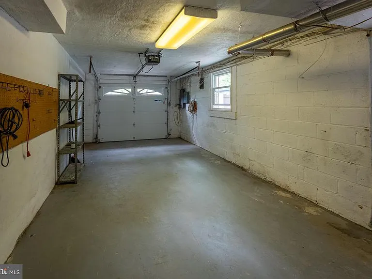 6438 Woodville Dr — Photo 24