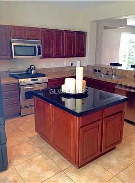 3rd image of 11252 Hilltop View Ln