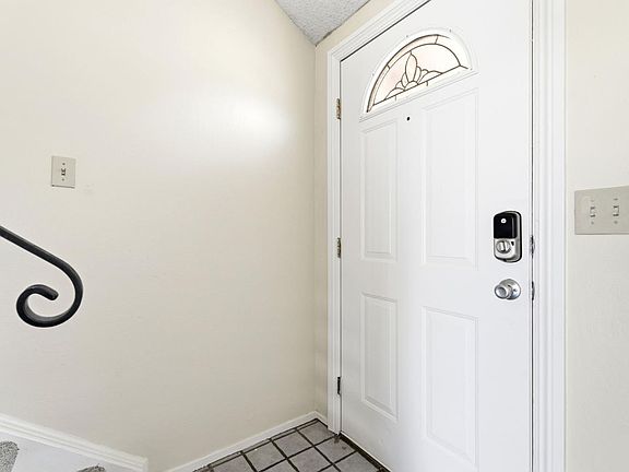 5th image of 2269 Emerson Pl