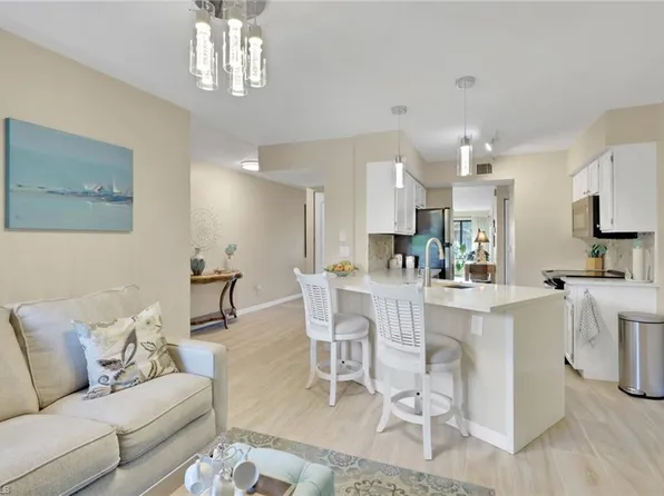 120 Cypress WAY E #B5, NAPLES, FL 34110