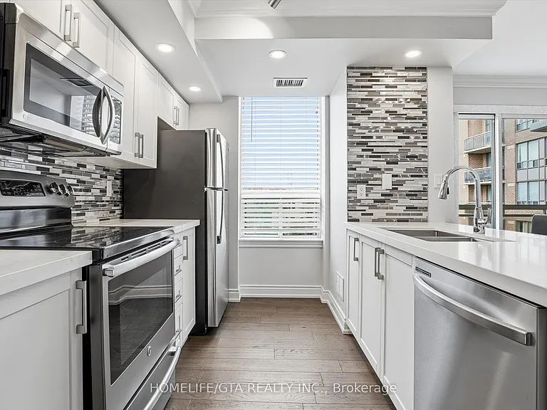 1720 Eglinton Ave E #821 — Photo 17