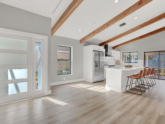 3rd image of 940 Rainberry Lake Dr