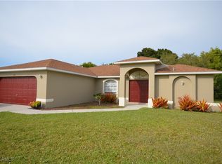 327 SE 31st Ter, Cape Coral, FL 33904