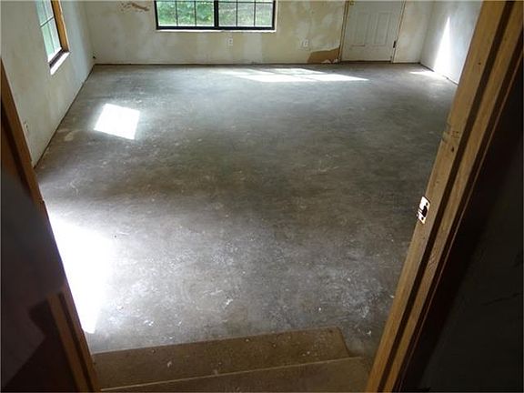 4th image of 465 Galahad Dr