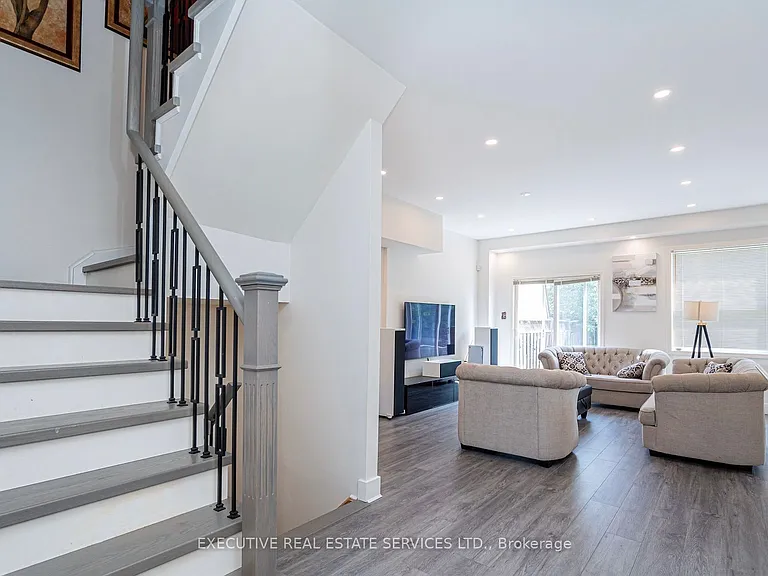 25 Dreamcrest Ct — Photo 6