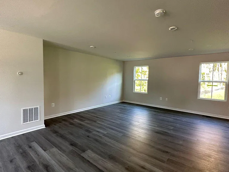 1004 Veneer Ct — Photo 9